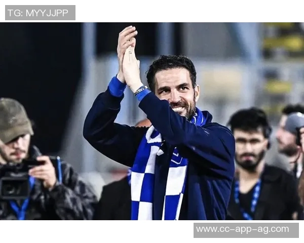 罗马诺强调法布雷加斯全心投入科莫队伍多重职责超越普通主帅角色