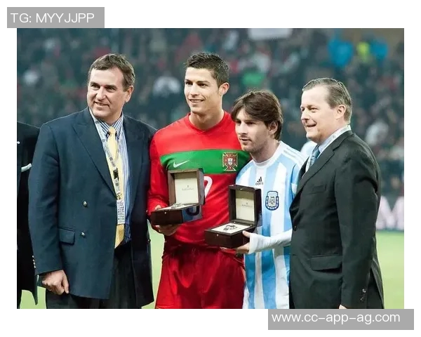 明日凌晨颁奖揭晓梅西与C罗的辉煌历史对决