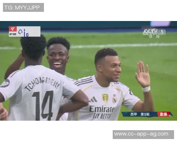 姆巴佩第一时间祝贺维尼修斯获MVP展现体育精神与友谊 姆巴佩第一时间祝贺维尼修斯获MVP展现体育精神与友谊